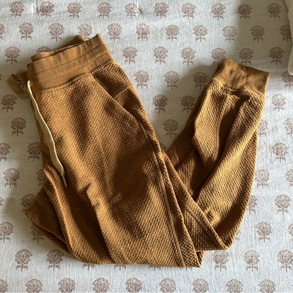 LAST CHANCE Lululemon Waffled Joggers